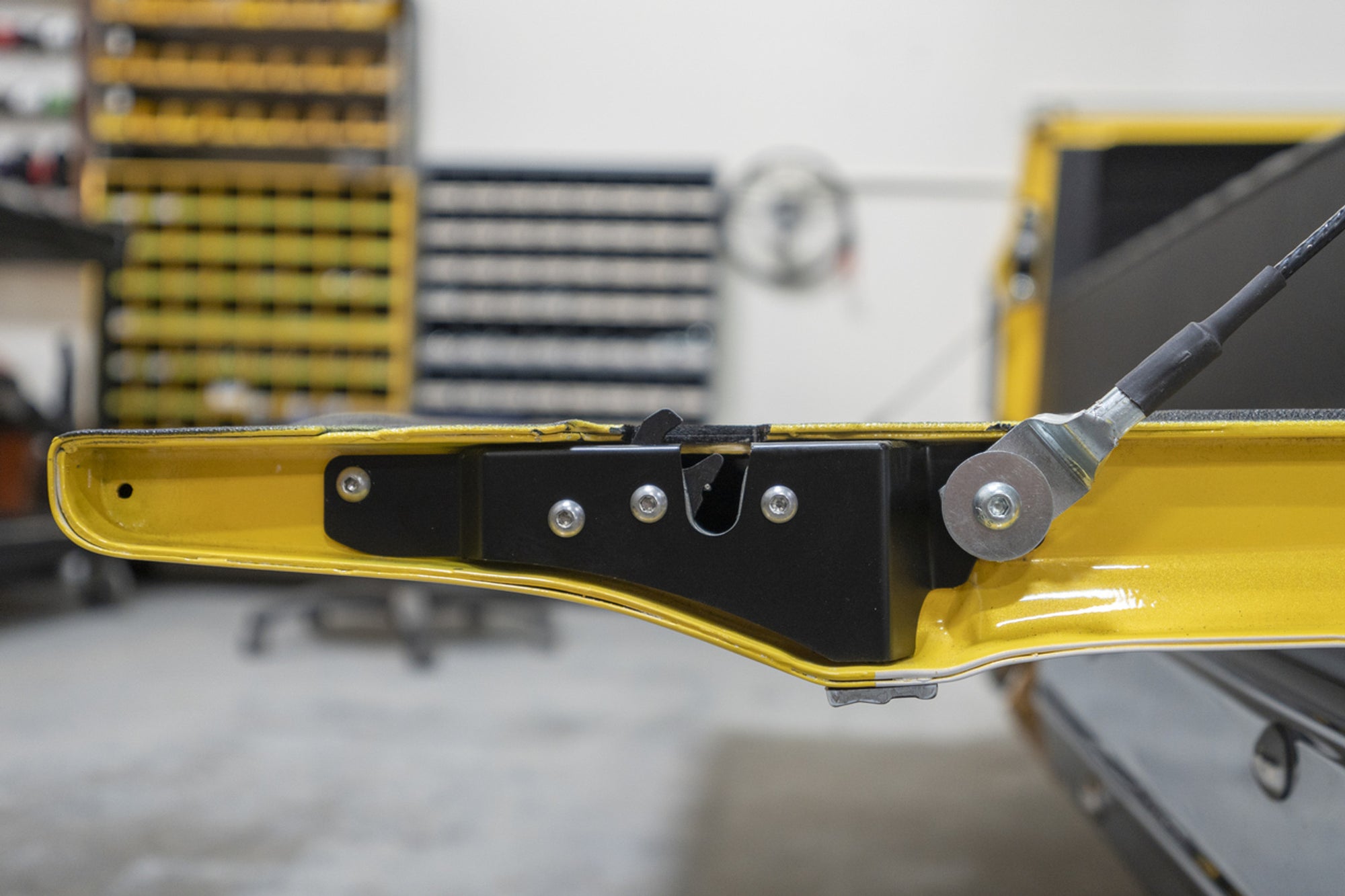 Tre5 Customs Tailgate Latch + Cable Kit - 76-87 C10