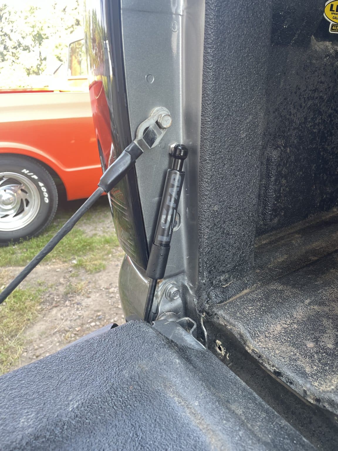 LS Fab Tailgate Saver - 99-06 GM Truck