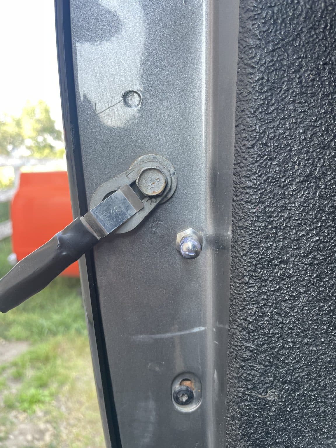 LS Fab Tailgate Saver - 99-06 GM Truck