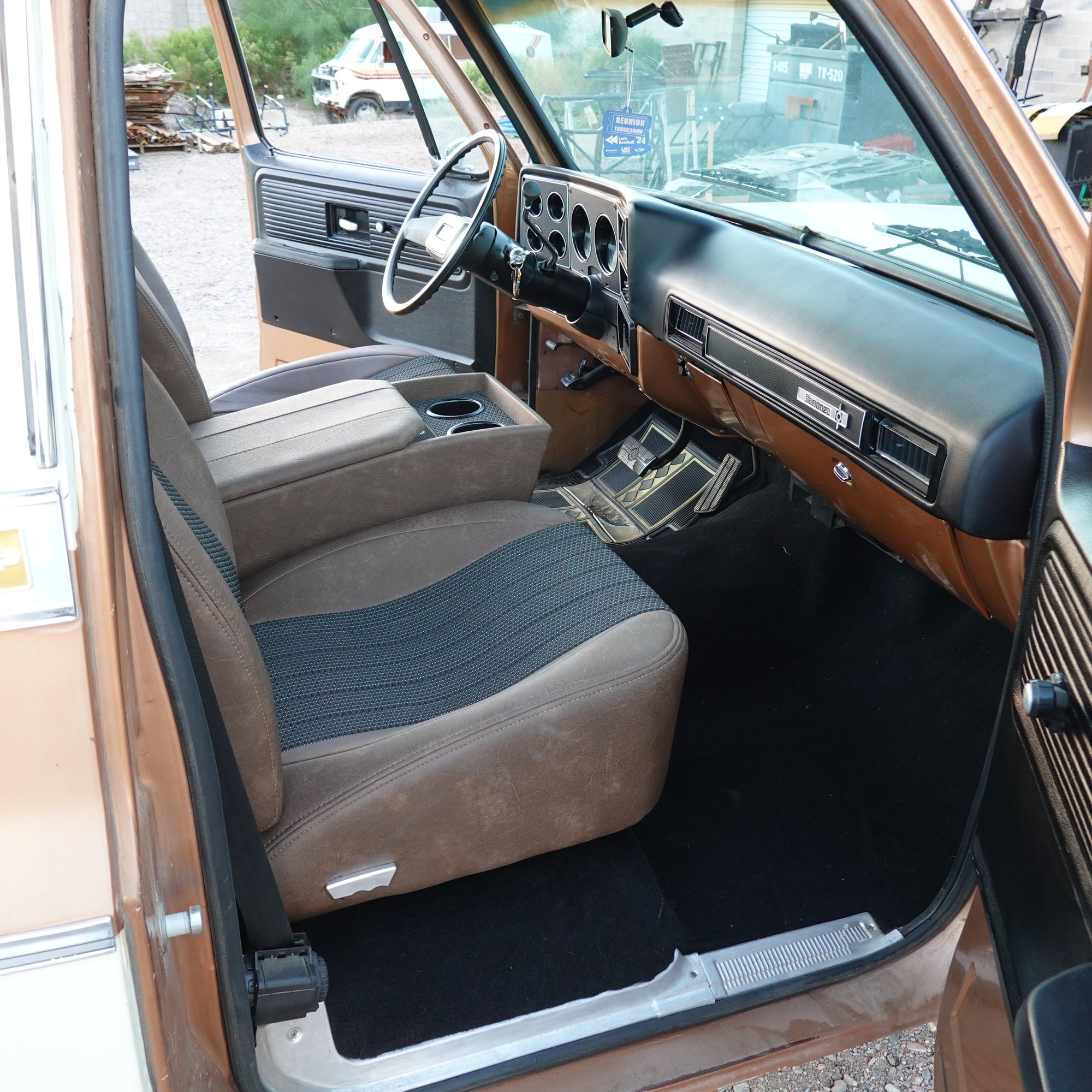 Titan 1973-1987 GM Truck Bucket/Center Console Package