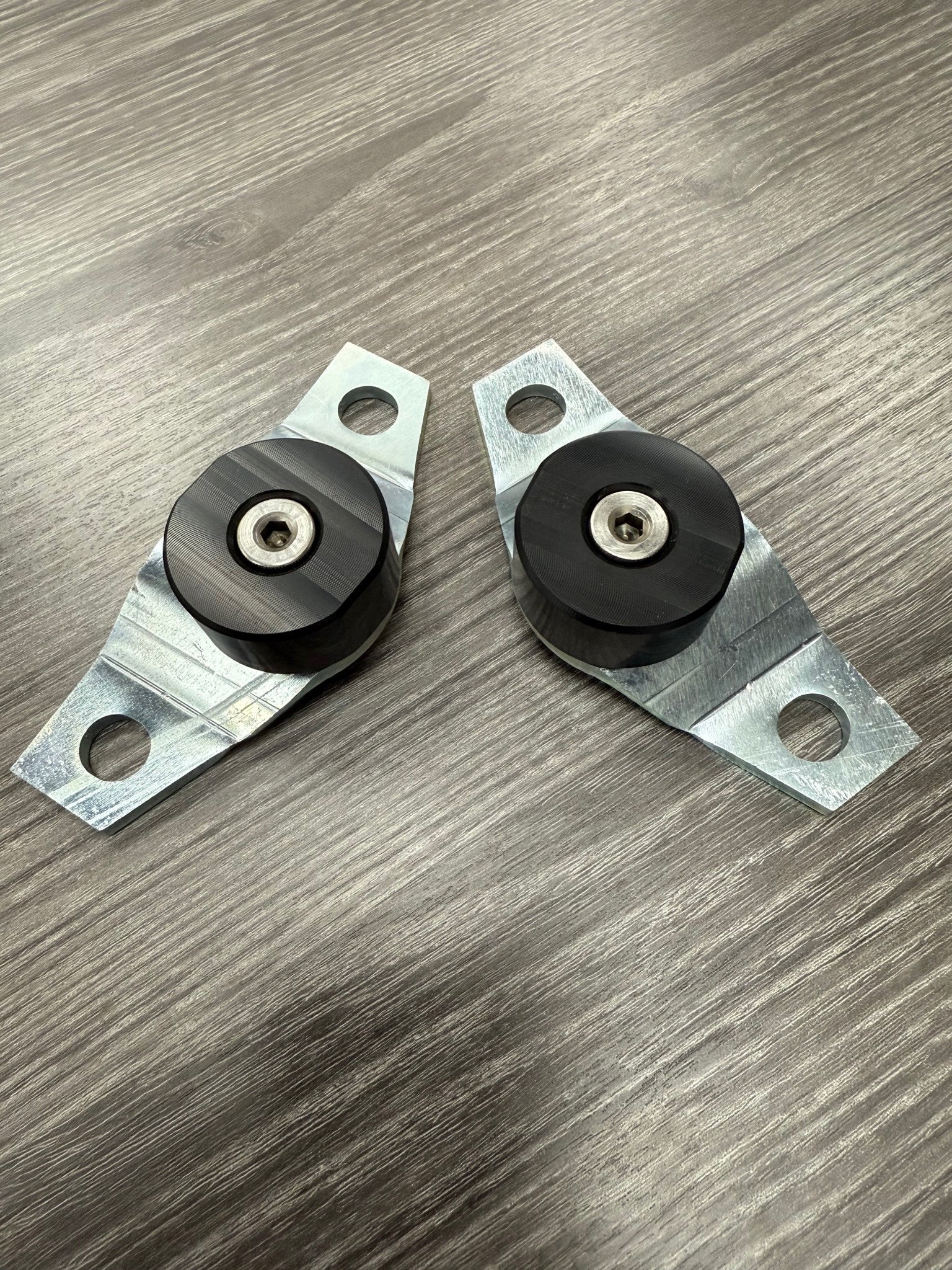 Tre5 Customs Tailgate Trunion Kit - 67-72 C10