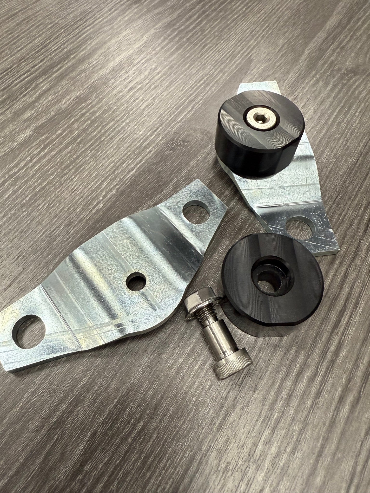 Tre5 Customs Tailgate Trunion Kit - 67-72 C10