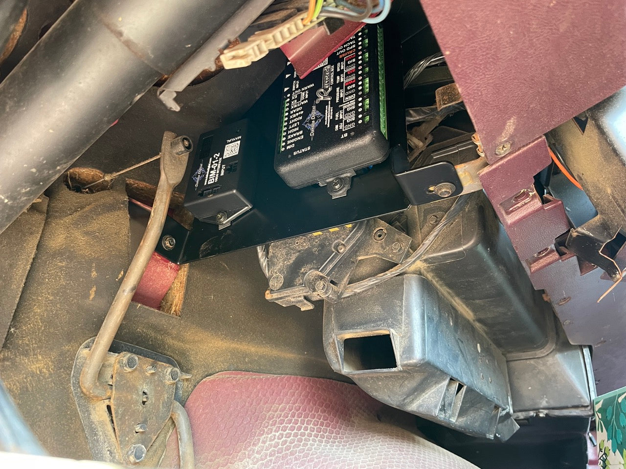 Mounting Bracket for Dakota Digital - 88-94 GM Truck / 92-94 SUV