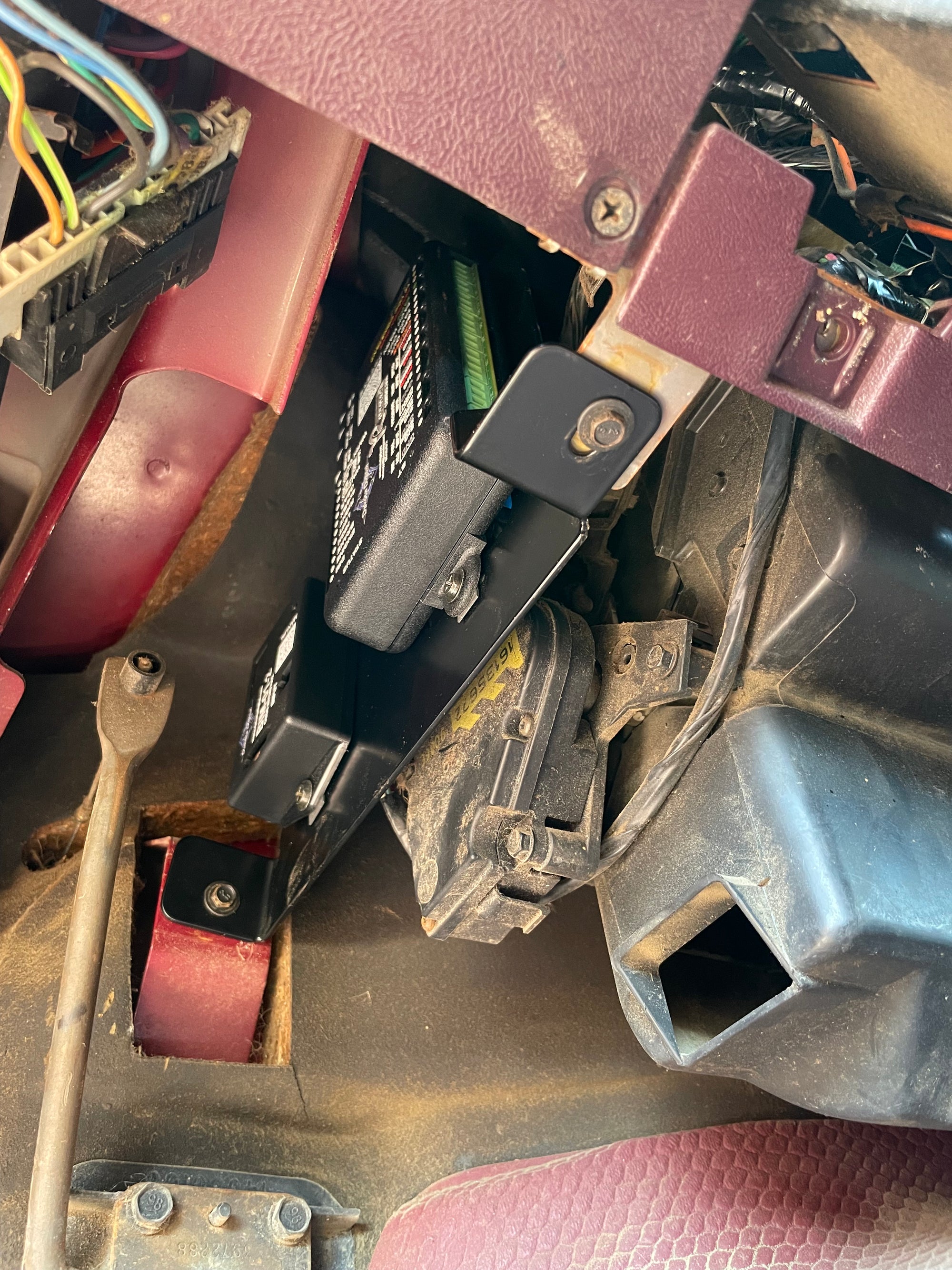 Mounting Bracket for Dakota Digital - 88-94 GM Truck / 92-94 SUV