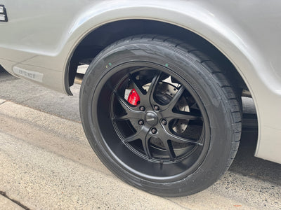 Boze B1 Set, Satin Black - 63-87 C10 - Staggered 20"