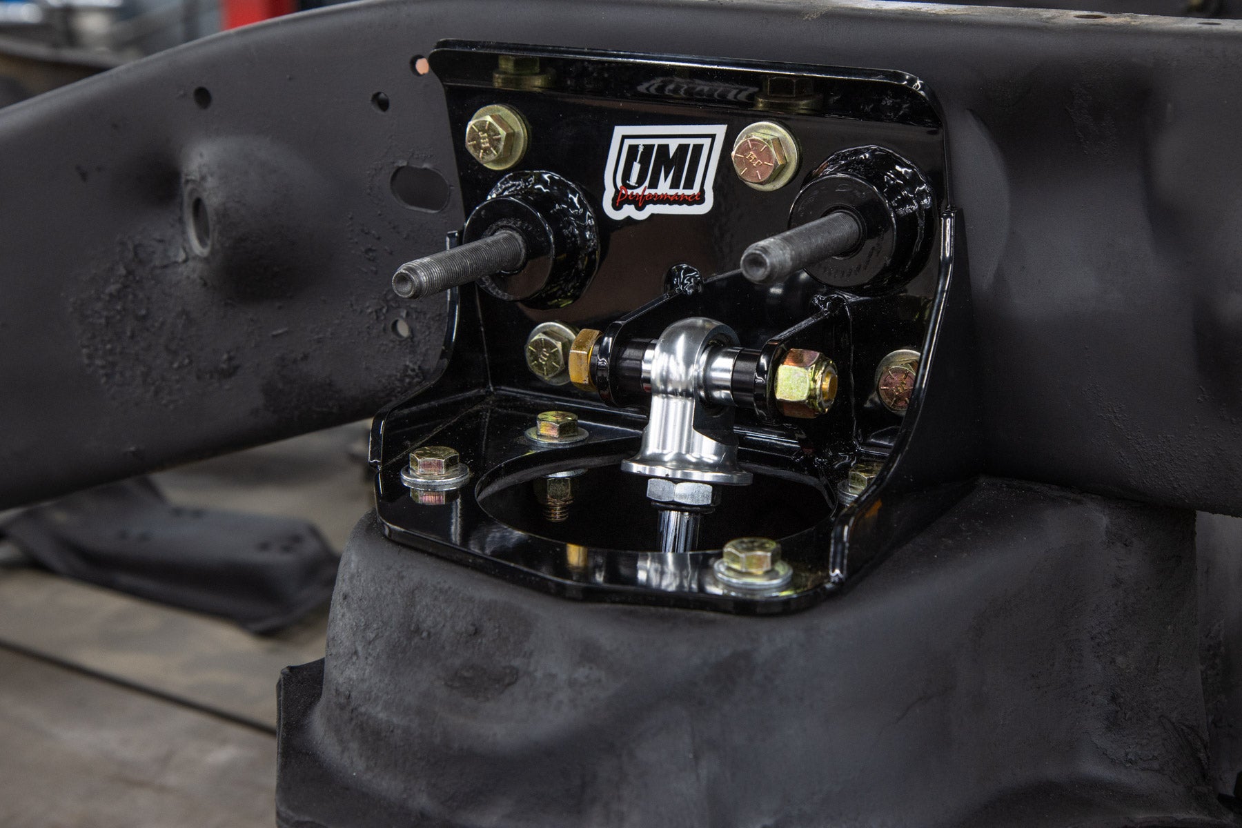 UMI Front Cornermax Coilover Control Arm System - 63-87 C10 / 63-91 2wd SUV