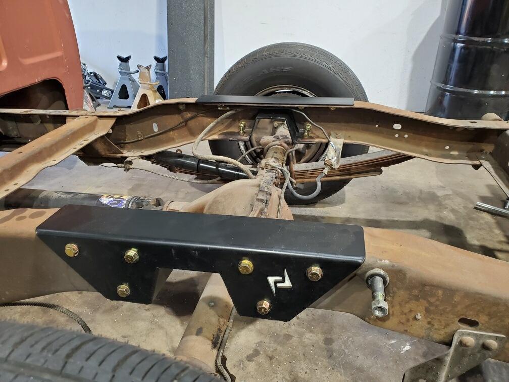 thumbnail image 2 of 5/6 Inch Lowering Drop Kit With Shocks & C-Notch For 73-87 Chevy GMC C10 C15 (2WD) 2 of 2