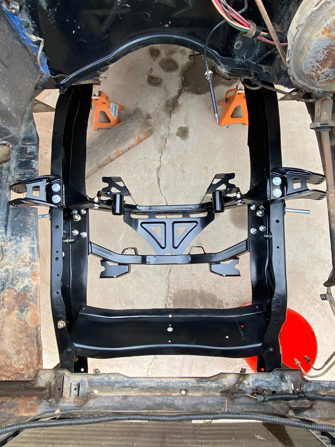 QA1 Front Retrofit Crossmember System - 63-72 C10 / 63-72 2wd SUV