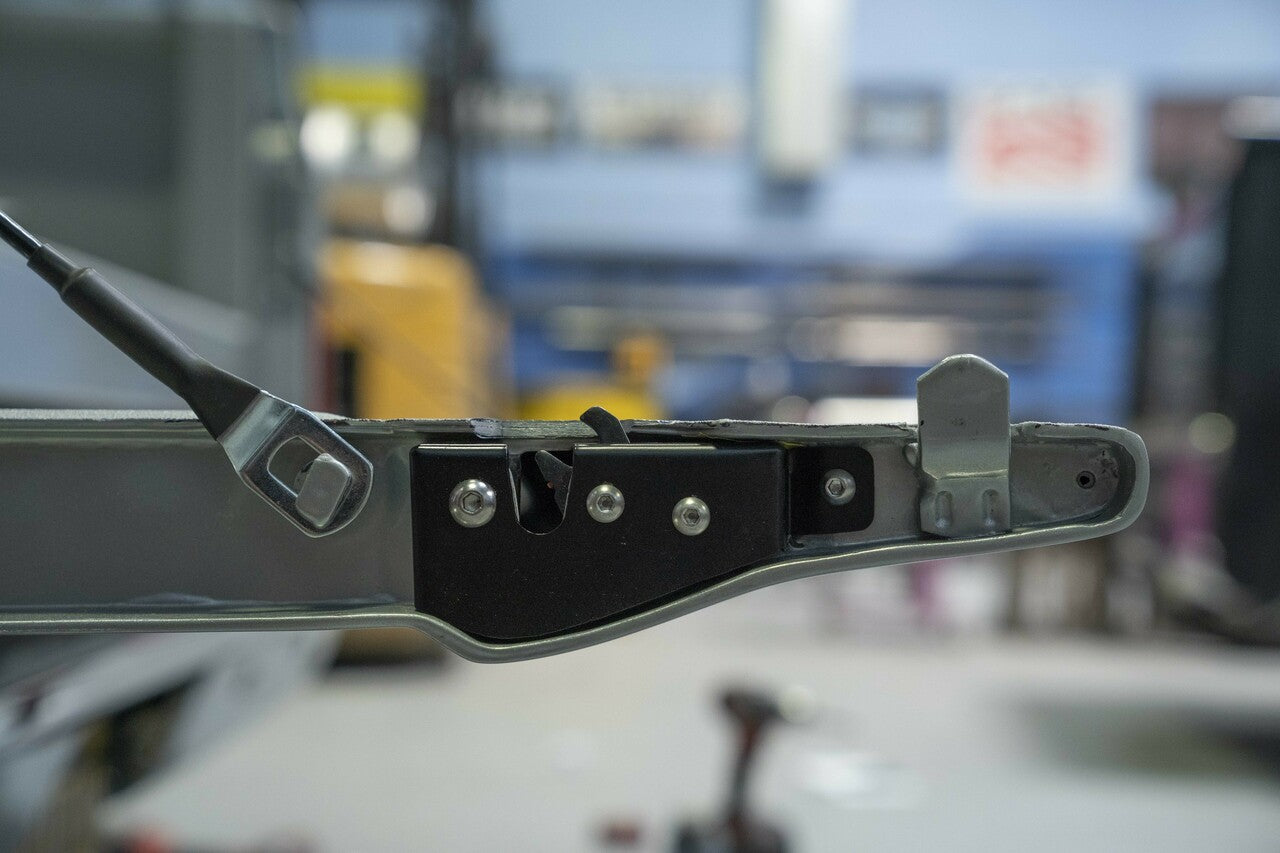 Tre5 Customs Tailgate Latch Kit - 67-72 C10