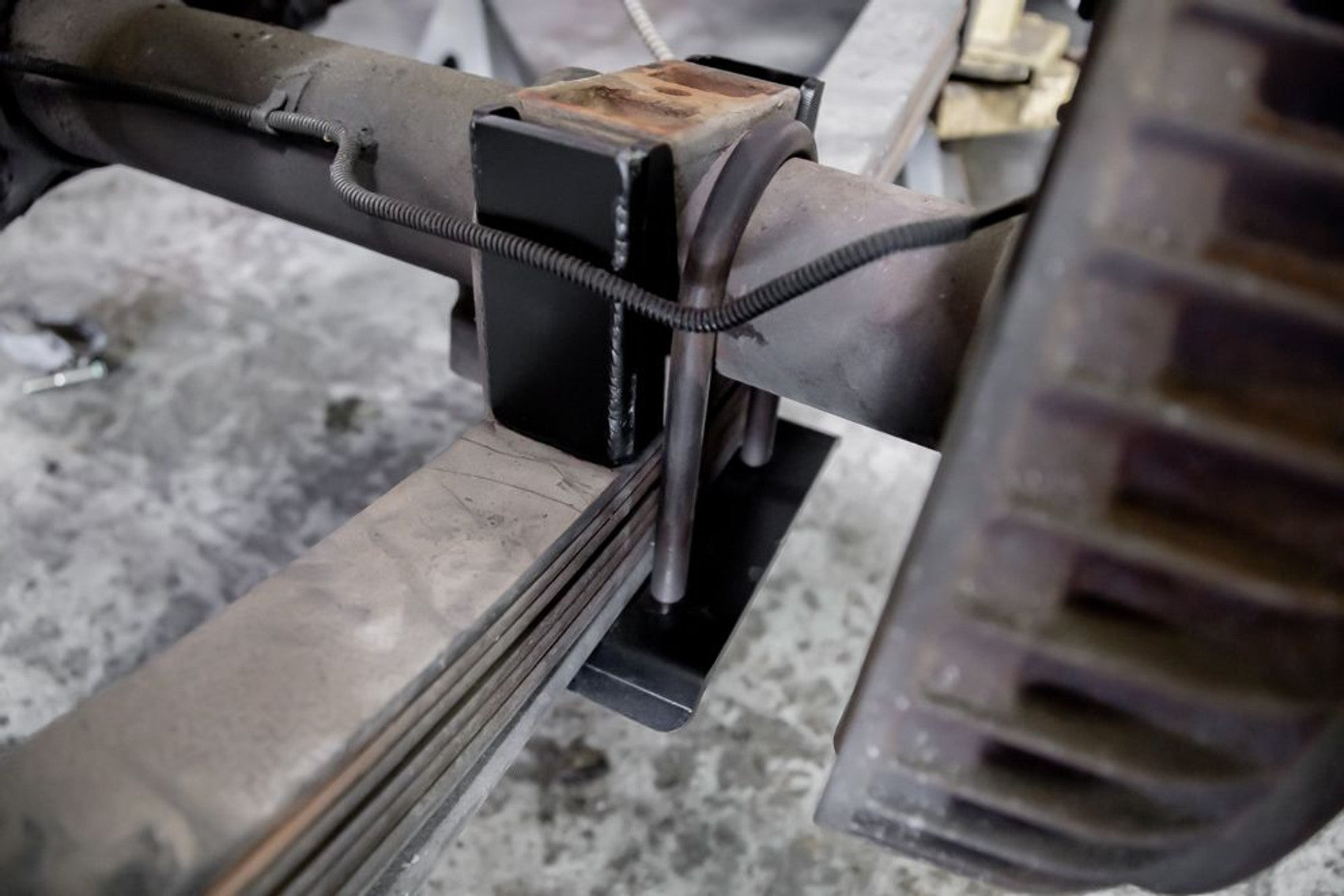 Lowering Leaf Springs Vs Flip Kit: Ultimate Suspension Showdown