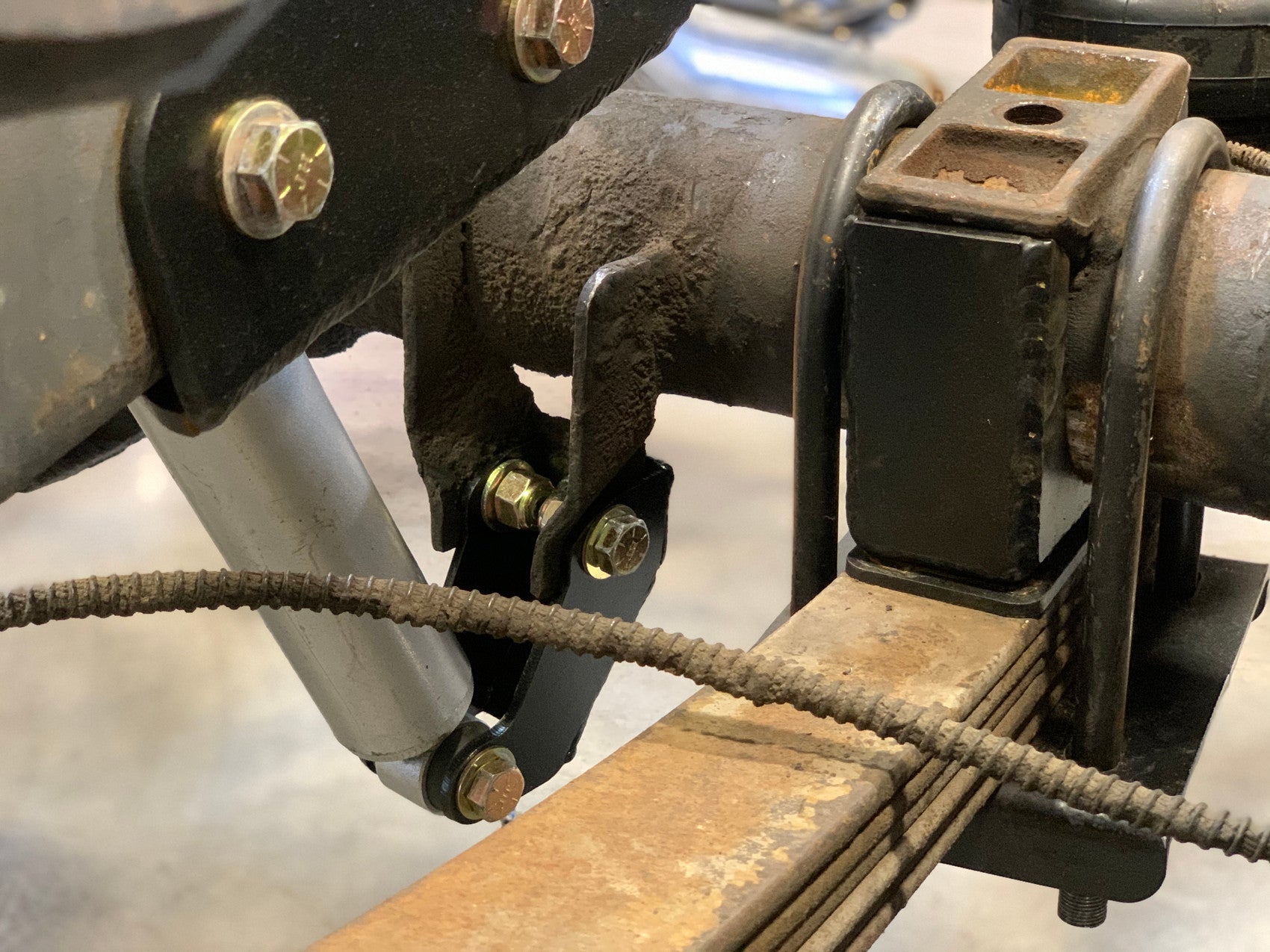 Switch Shock Extenders for 10-Bolt - 73-1991 C20/C30