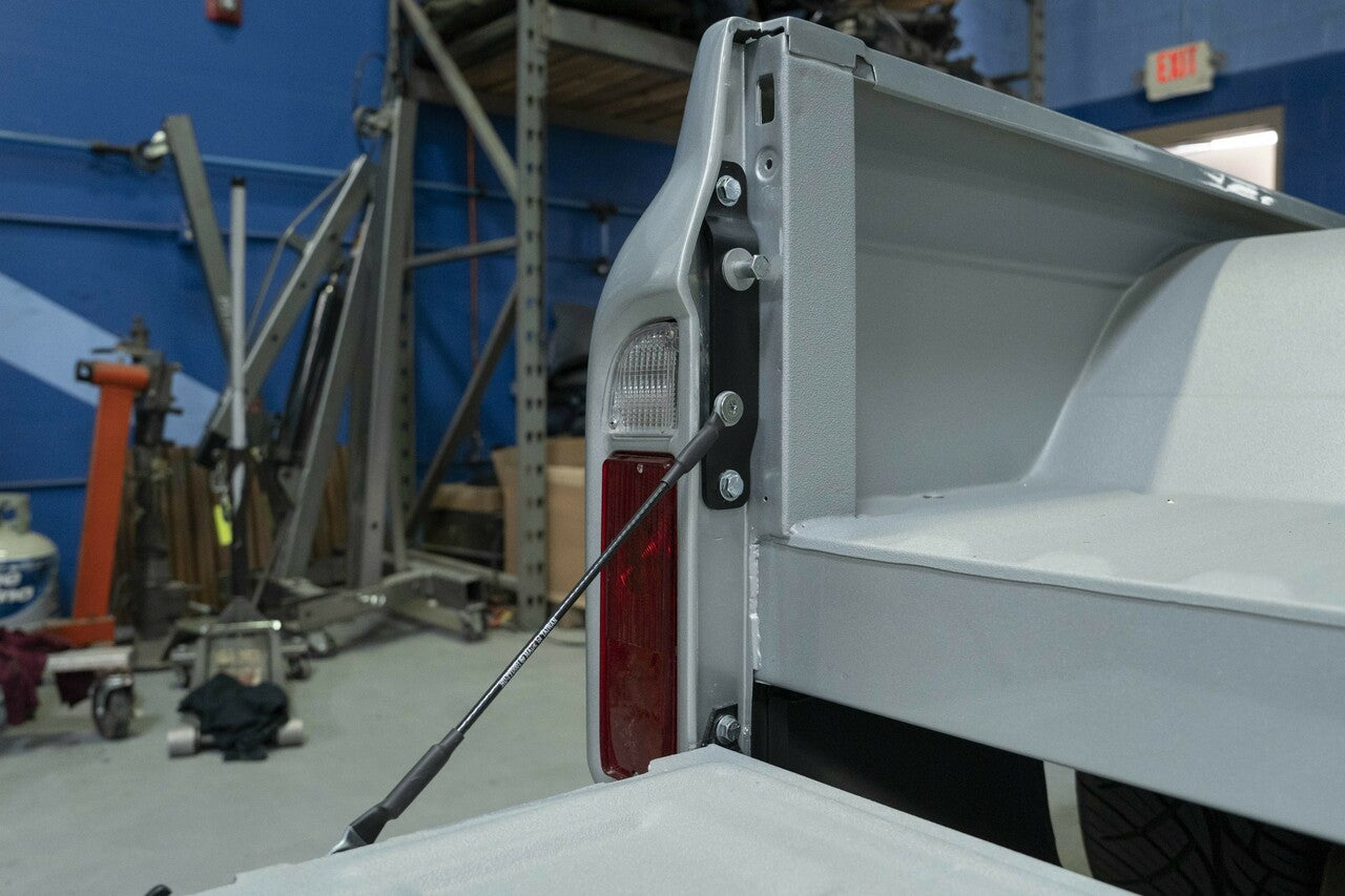 Tre5 Customs Tailgate Latch Kit - 67-72 C10